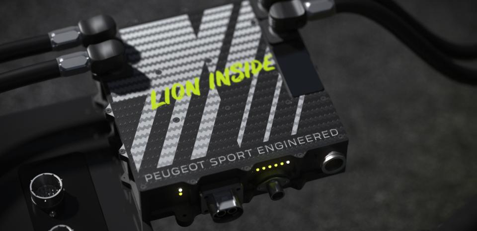 La batería de alta densidad de potencia fue desarrollada por PEUGEOT Sport y Total.